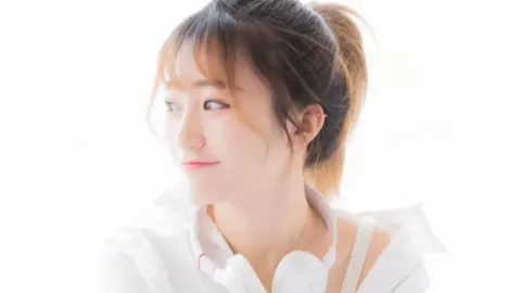 女子吹唢呐送去世好友